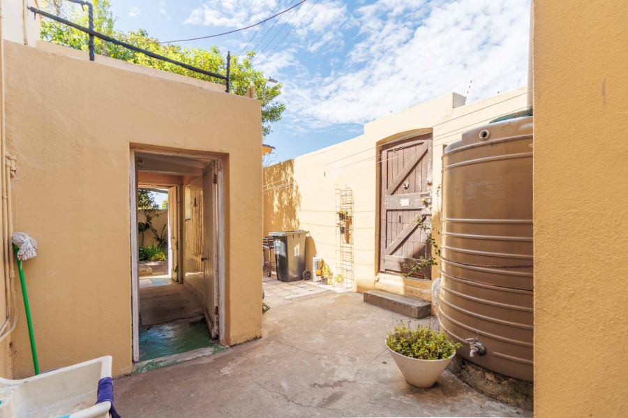 6 Bedroom Property for Sale in Fresnaye Western Cape